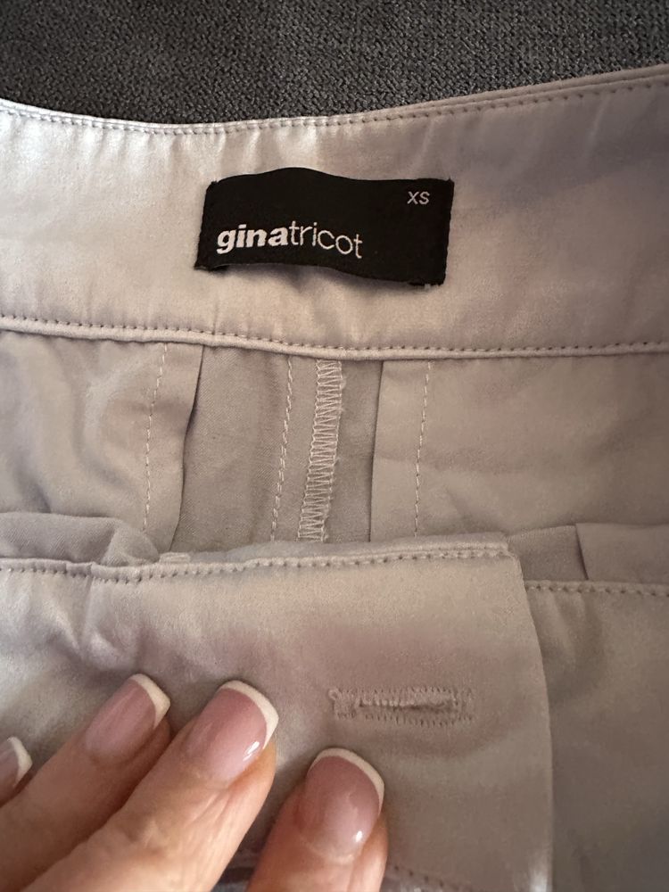 Сатенен панталон на Gina Tricot