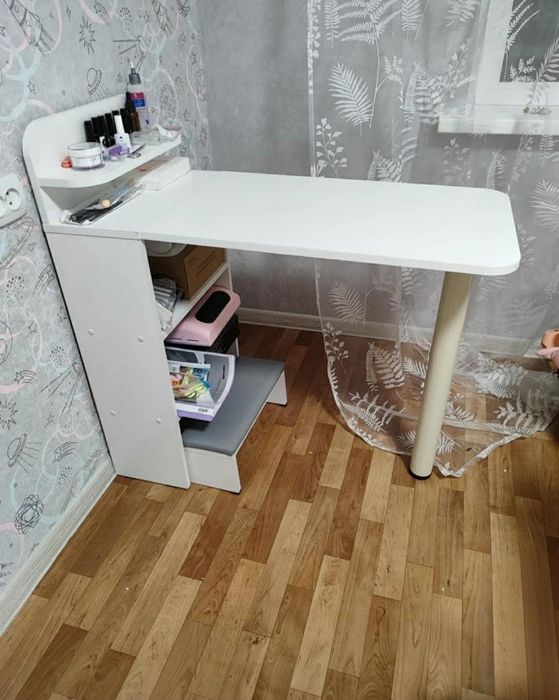 Раскладной маникюрный стол для Вашего бизнеса.  Удобный и компактный