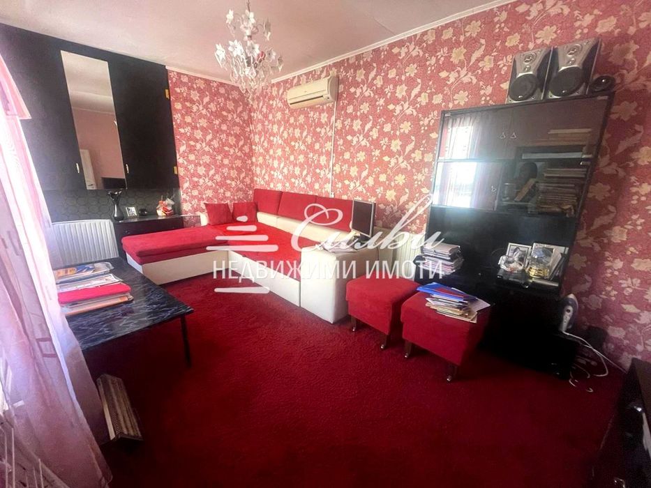 Тухлен ЕТАЖ от къща - кв. Център