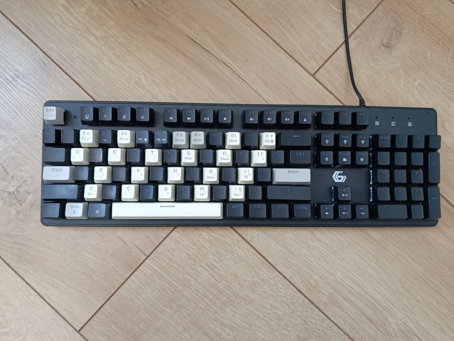 Продам клавиатуру 100%