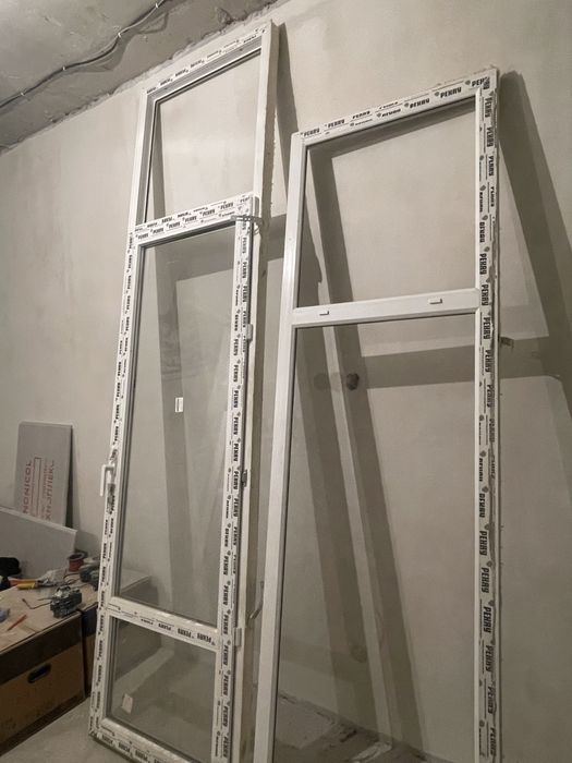 Пластиковые дверь болконный новый