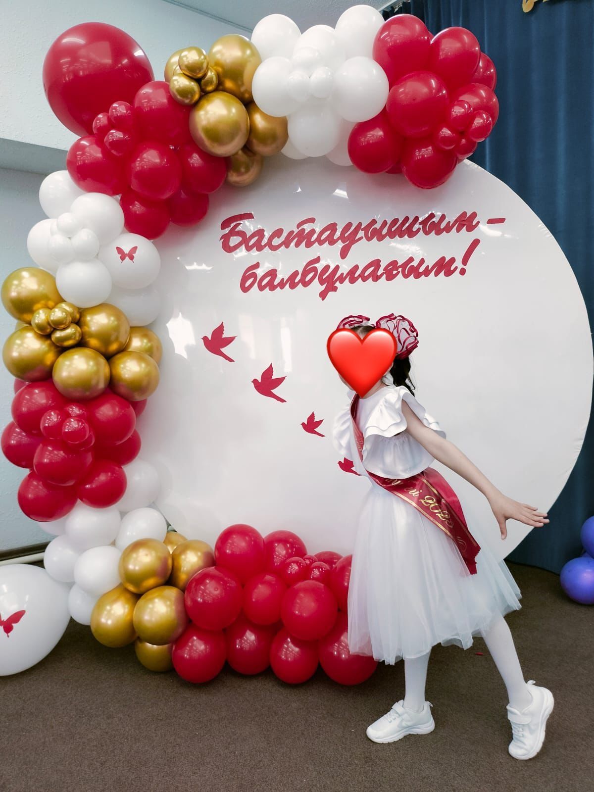 Ақ көйлек қыз балаға прокатқа