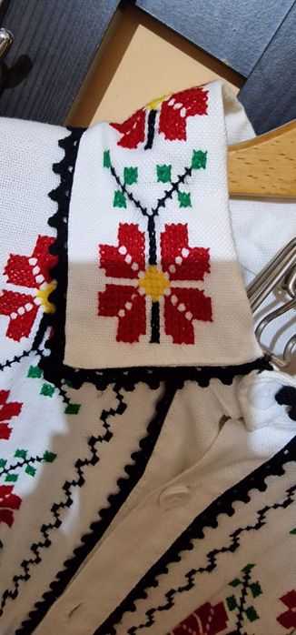 Cămașă populara mărimea 48 făcută manual și un  chimir făcut la comand