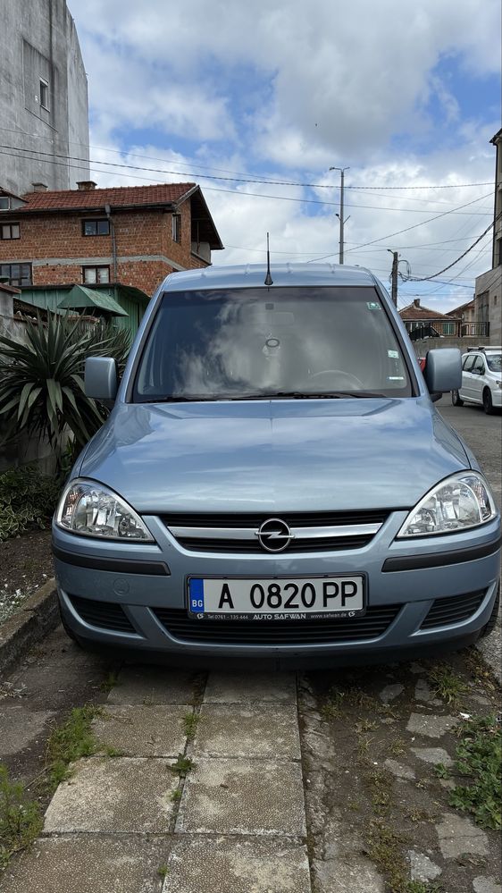 Продава се Opel Combo С