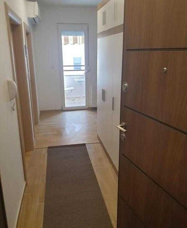 Дава се под наем Двустаен апартамент в Бургас, Възраждане - 58 кв.м за 229.5 € - Снимка #2