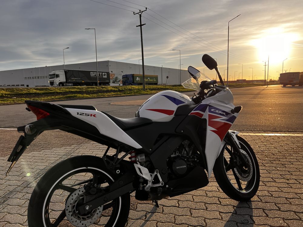 Vand honda cbr 125 r 2700 euro negocialbil !