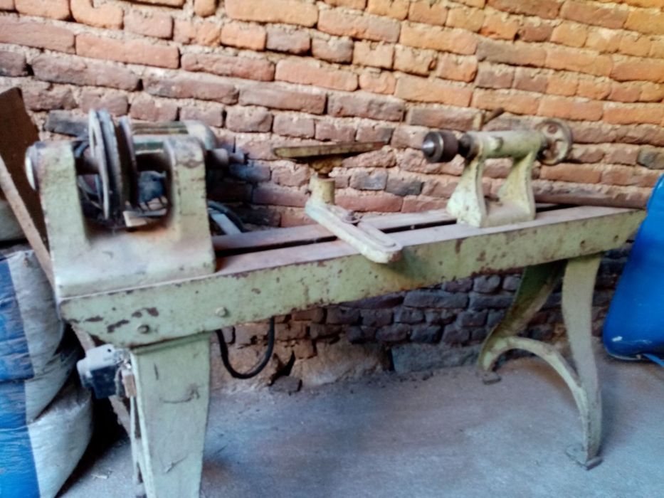 Продавам дърводелски струг.