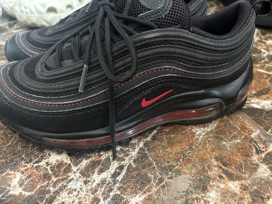 se vanzare adidasi nike