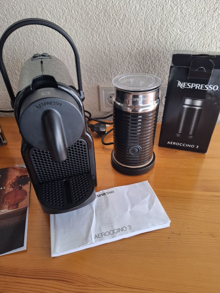 Кафемашина с капсули NESPRESSO Inissia Черна & Aeroccino3,1260 W,19bar