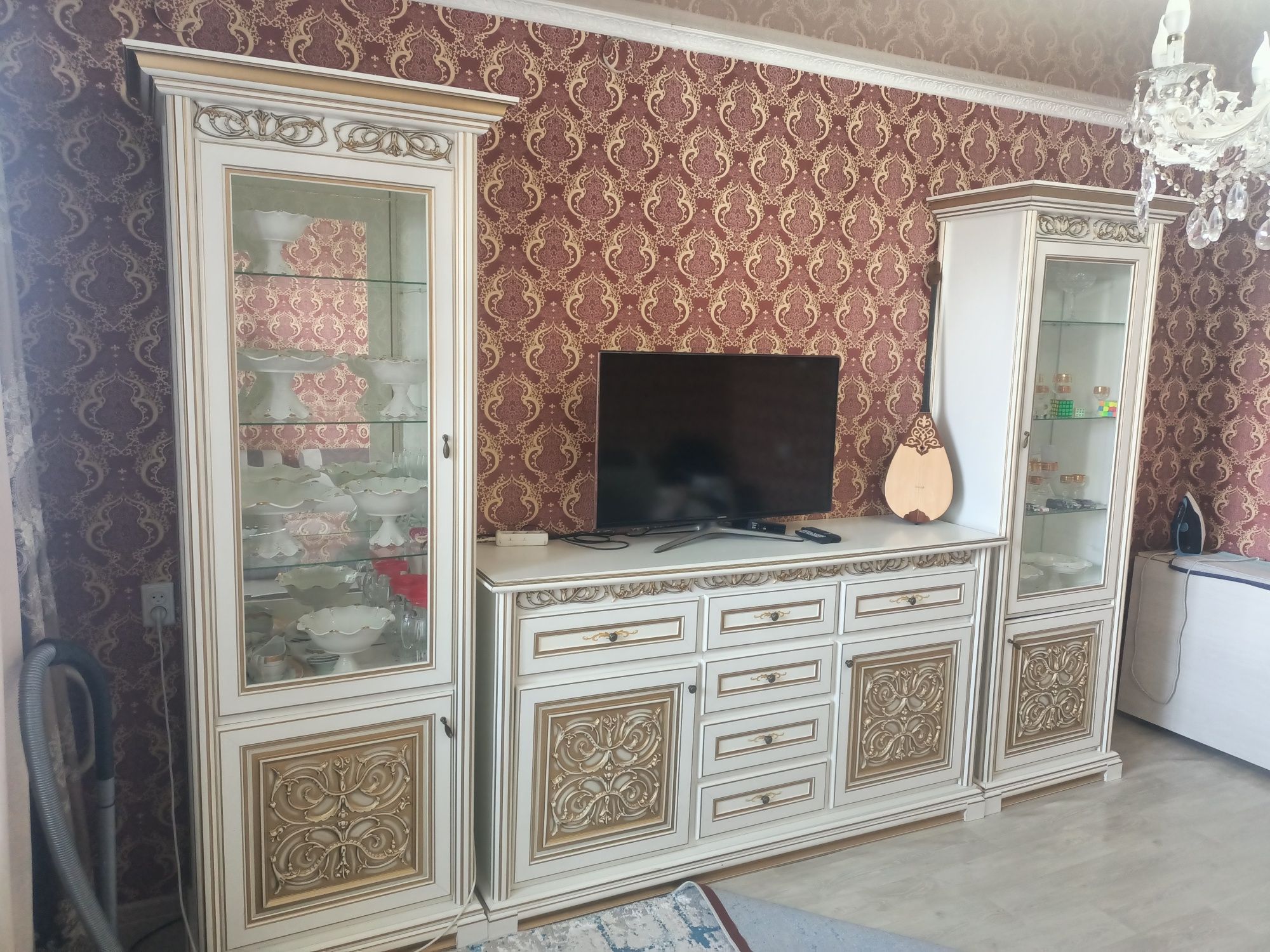 Продается гостиная мебель