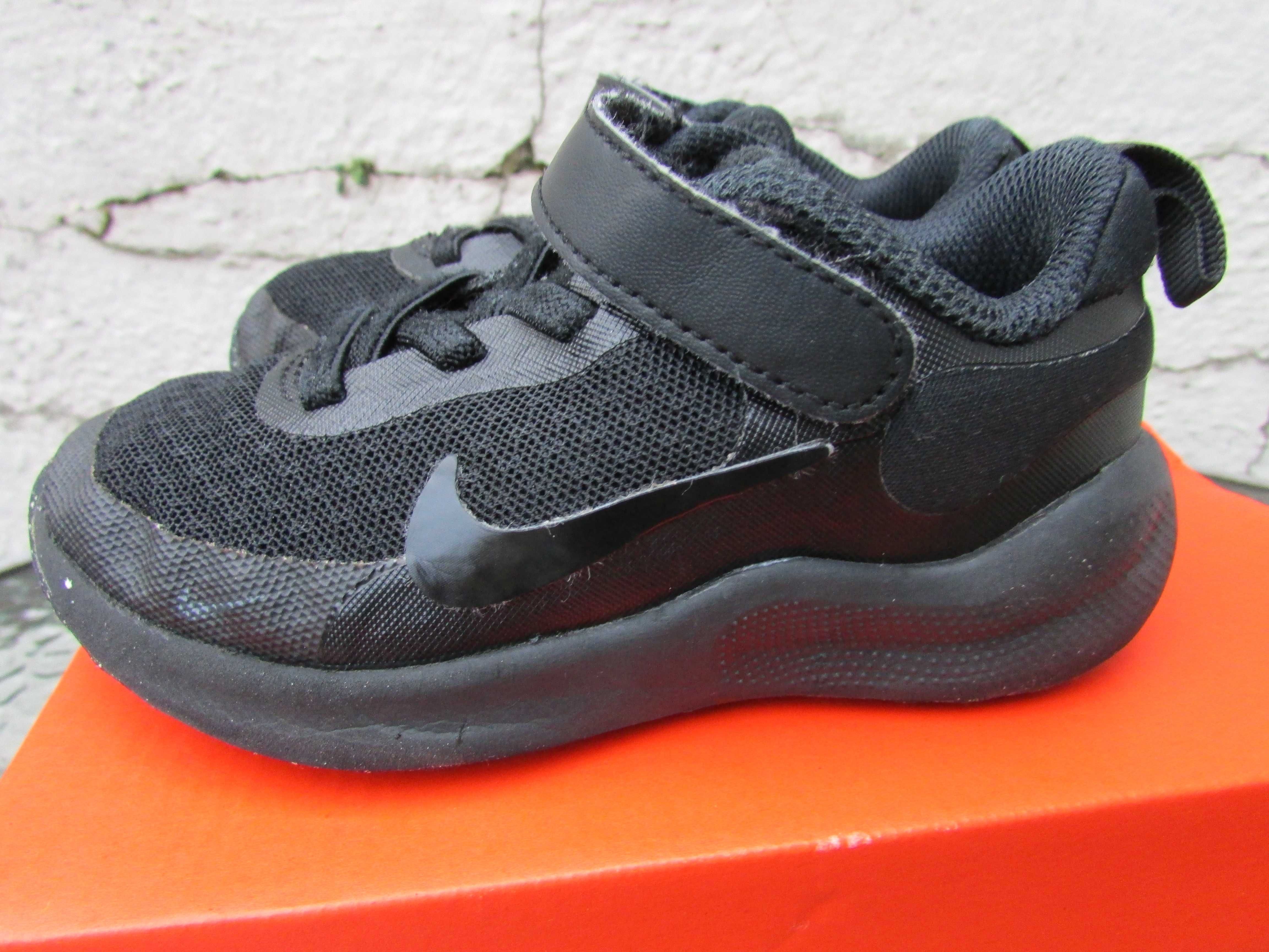 Детски маратонки Nike Revolution 7