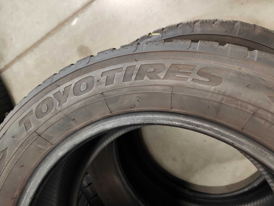 2бр.зимни гуми 235/55/17 Toyo