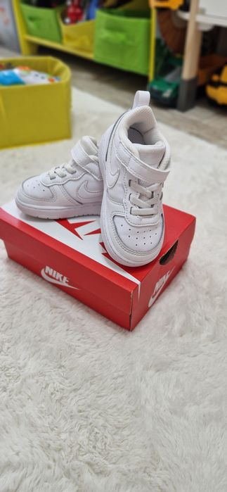 Adidași Nike, mărimea 22.