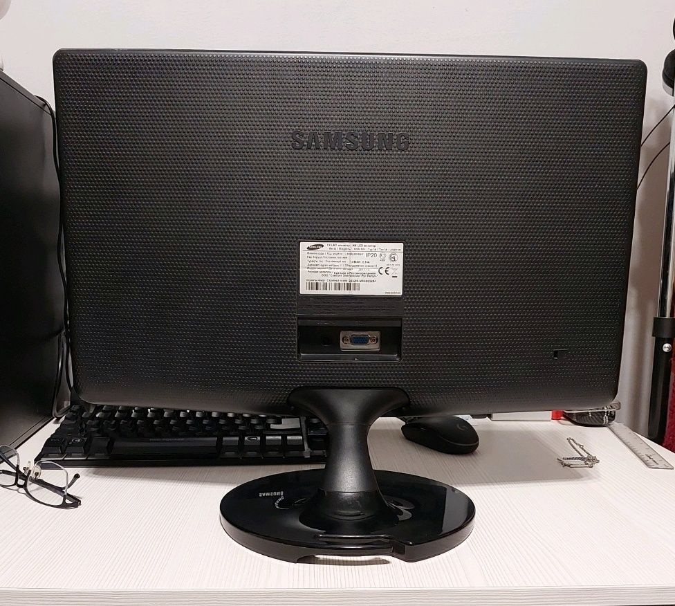 Монитор Samsung SyncMaster SA100