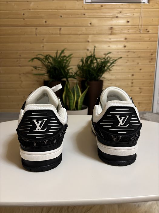 LV Trainers Black White 44