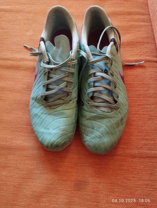 Бутонки за футбол Nike