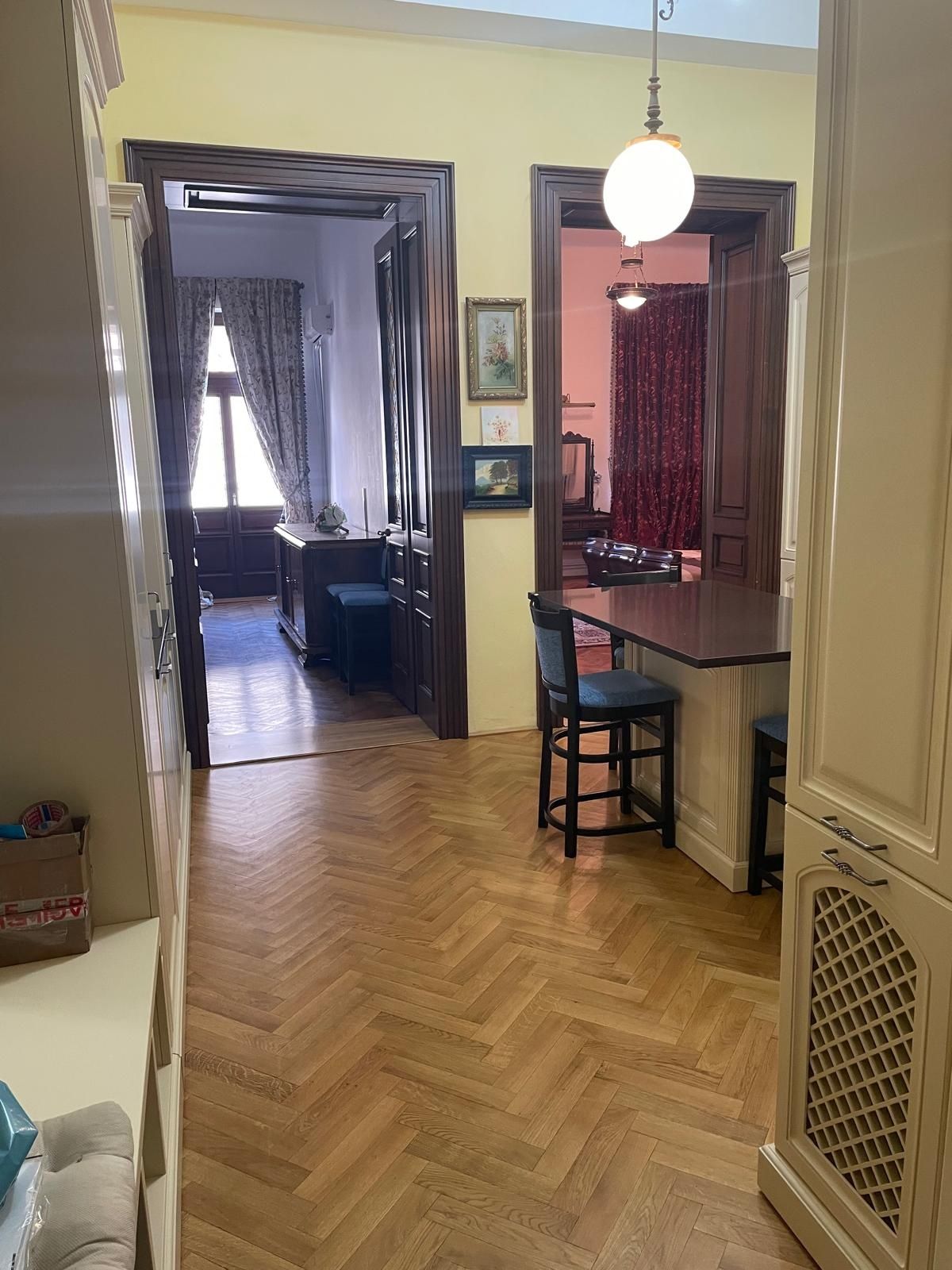 Vând apartament ultracentral 2 camere pret 115000 euro
