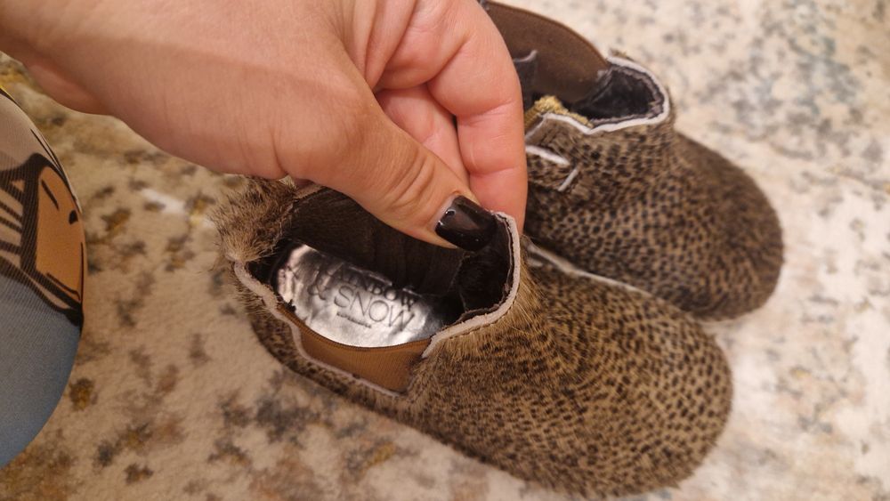 Vând ghetuțe fetita, din piele naturala int-ext, mar 26, 70 lei