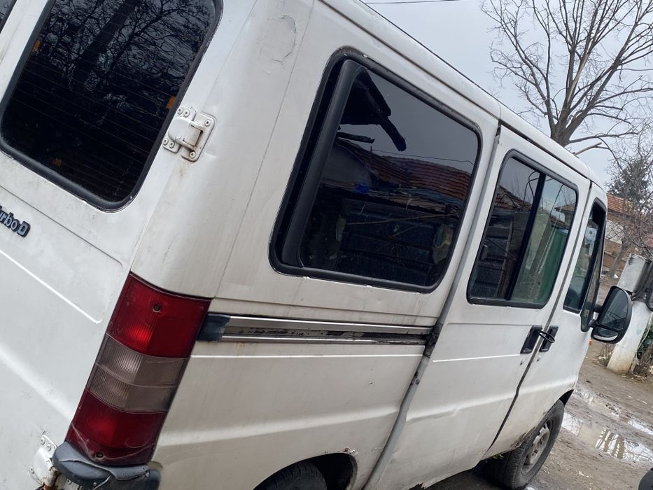 Продавам Peugeot boxer 2.5