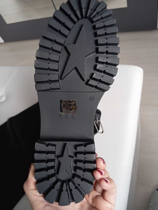 Чисто нови ботуши над коляното номер 40,но по скоро 39,5