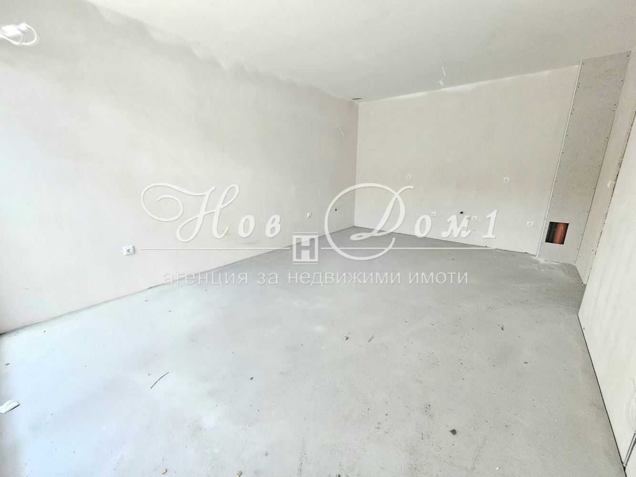 Продава се Двустаен апартамент в Варна, Виница - 79507 кв.м за 1 €/кв.м - Снимка #2