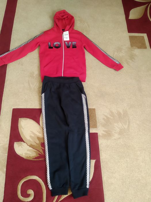 Продам спортивный костюм для девочек