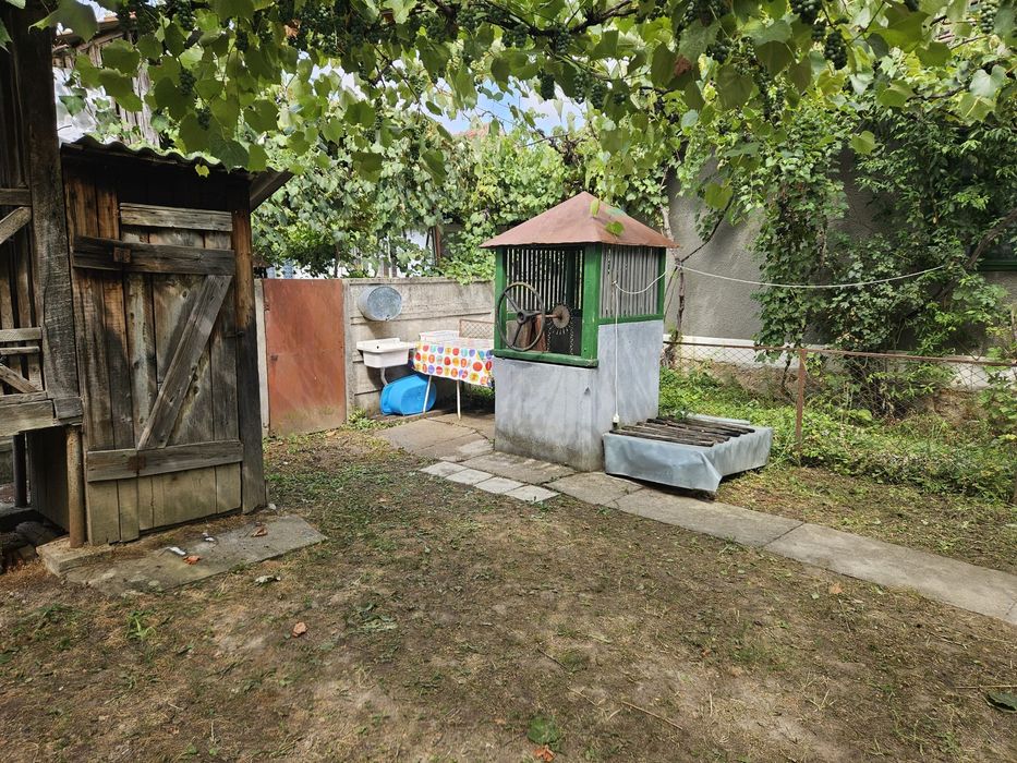 Dau casă  la schimb  cu un ap. 1 sau 2 camere în Oradea sau Cluj-Napoc