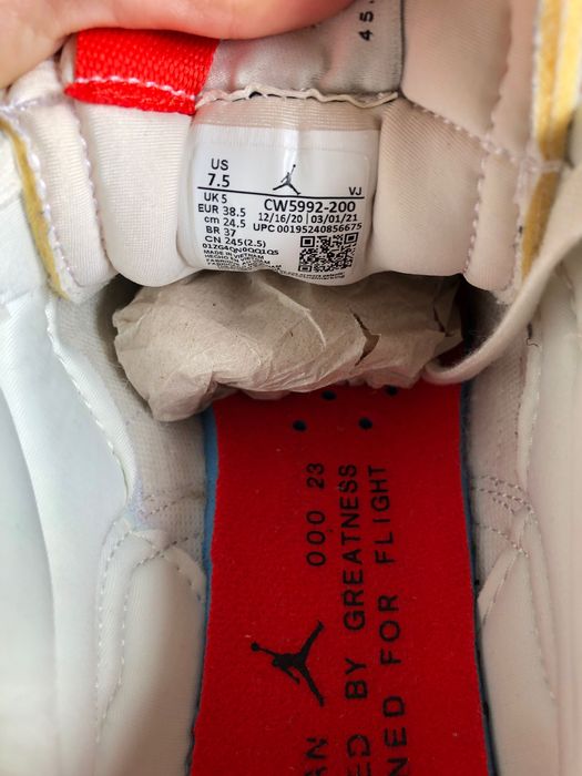 Vând Jordan MA2 WMNS