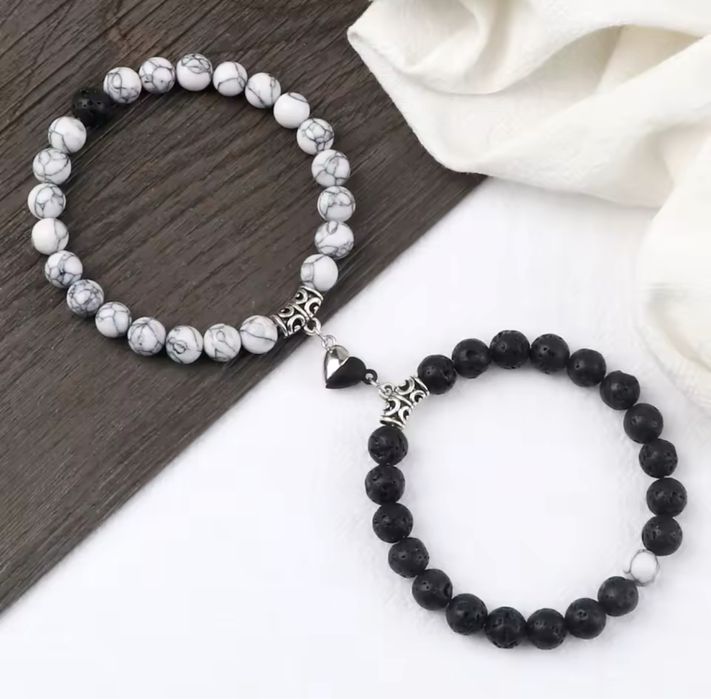 Комплект гривни за двойки с магнитно сърце