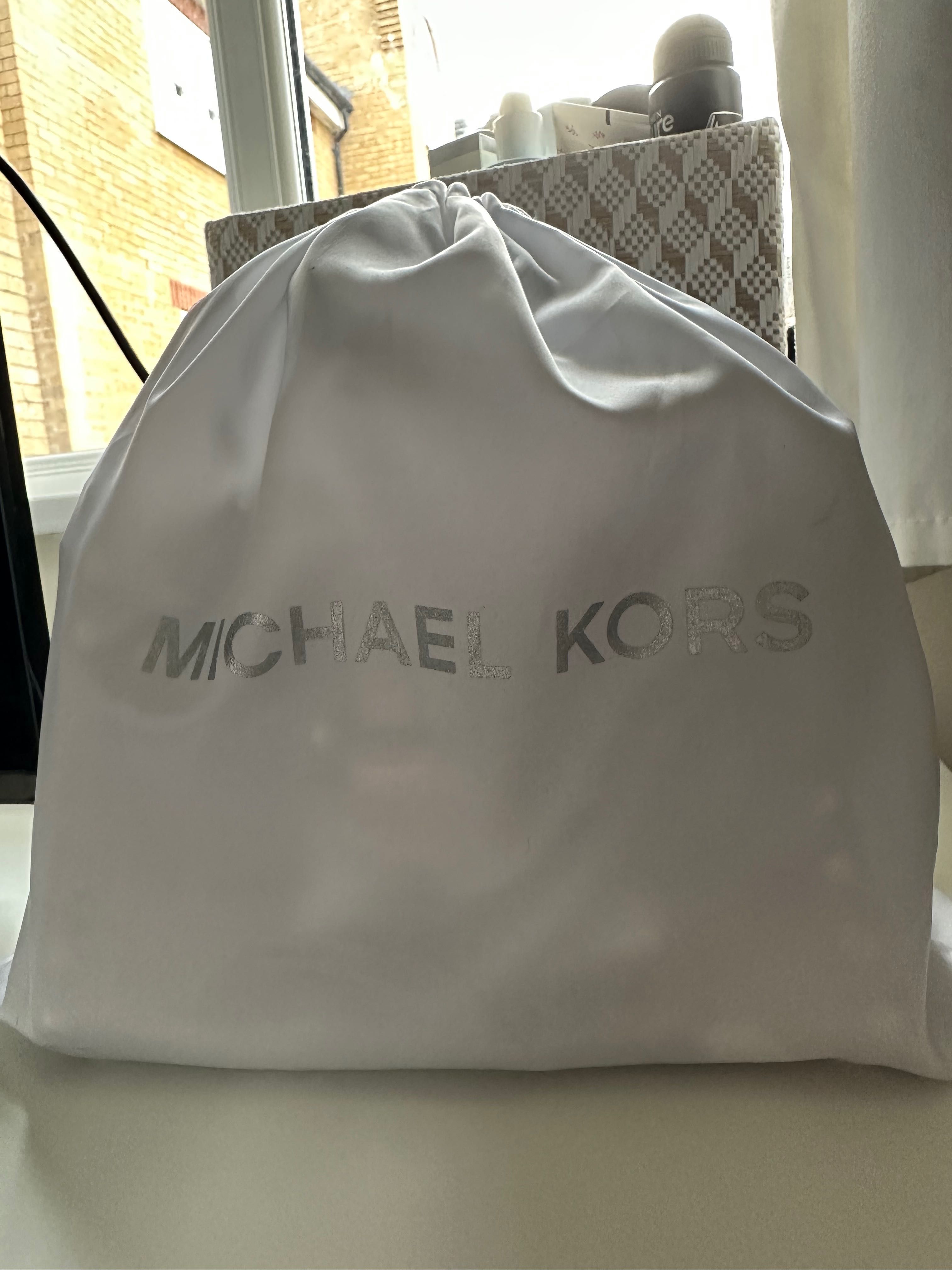 Чисто нова чанта Michael Kors