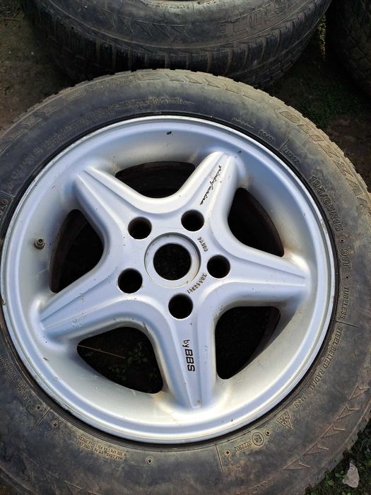 Джантите са били на бмв318.гумите не стават.