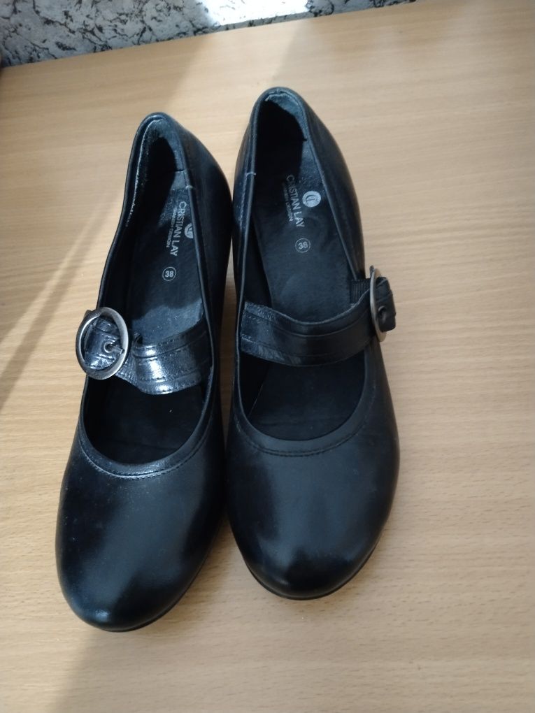 Продам туфли 38р