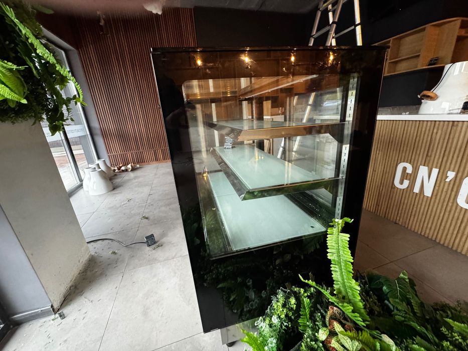 Продавам хладилна витрина