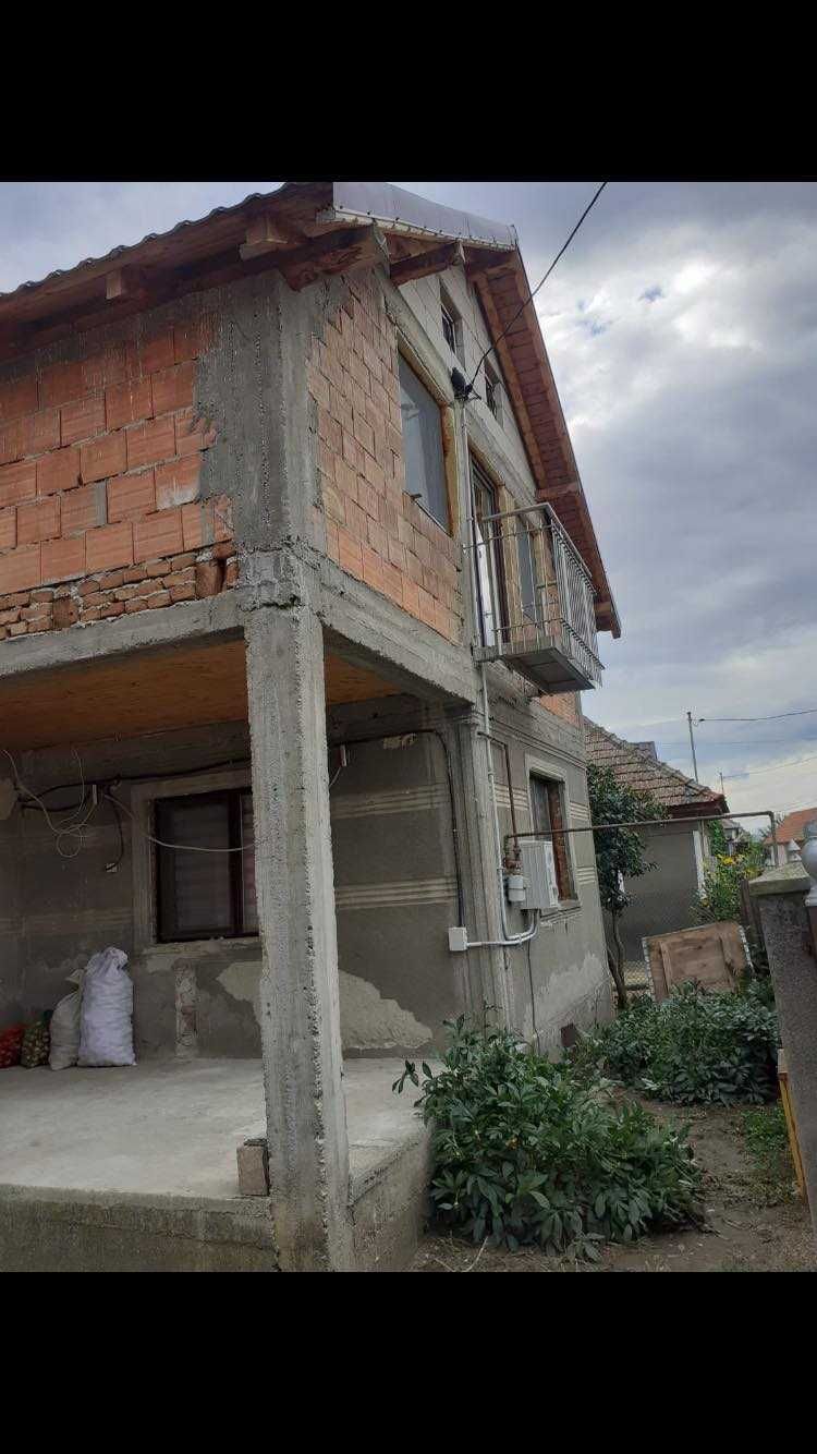 Vand CASA cu parterul complet mobilat si utilat.