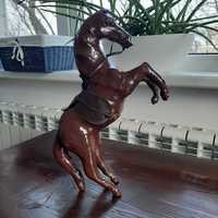 Статуетка кон от кожа