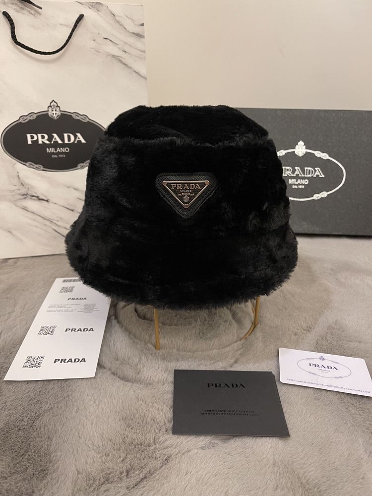 Palarie Prada neagra