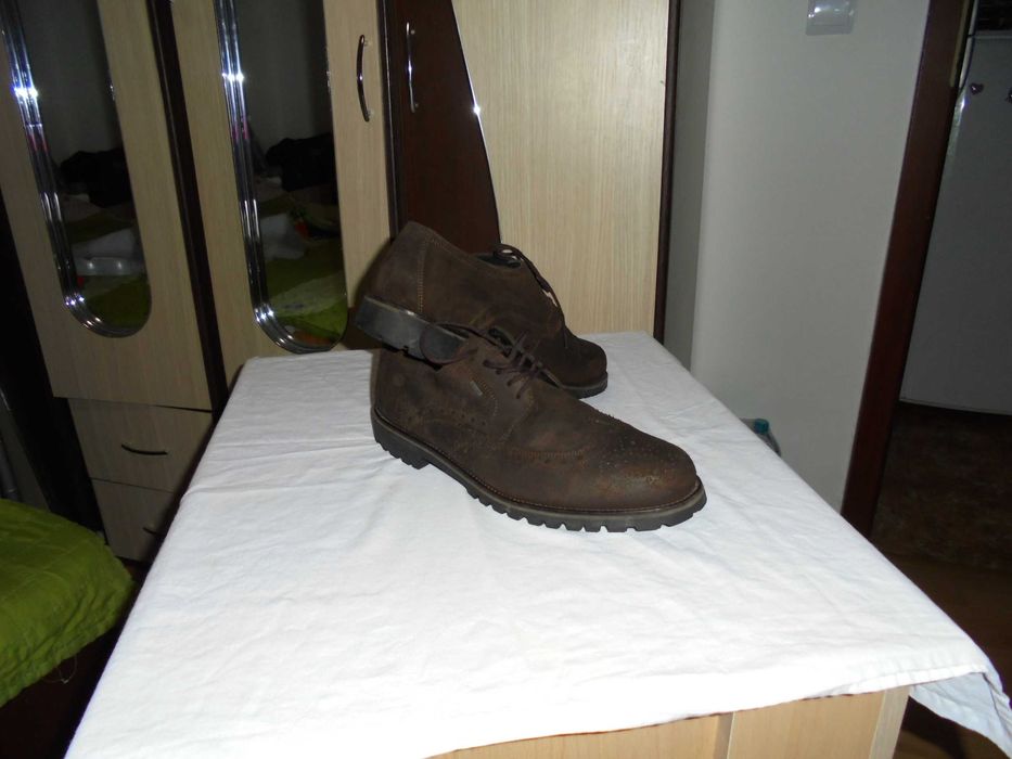 Pantofi + Ghete Piele Naturala.Impecabili ,marimea-46,Pret-500-Lei .