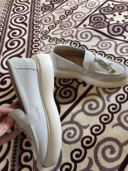 Аяк киім сатылады