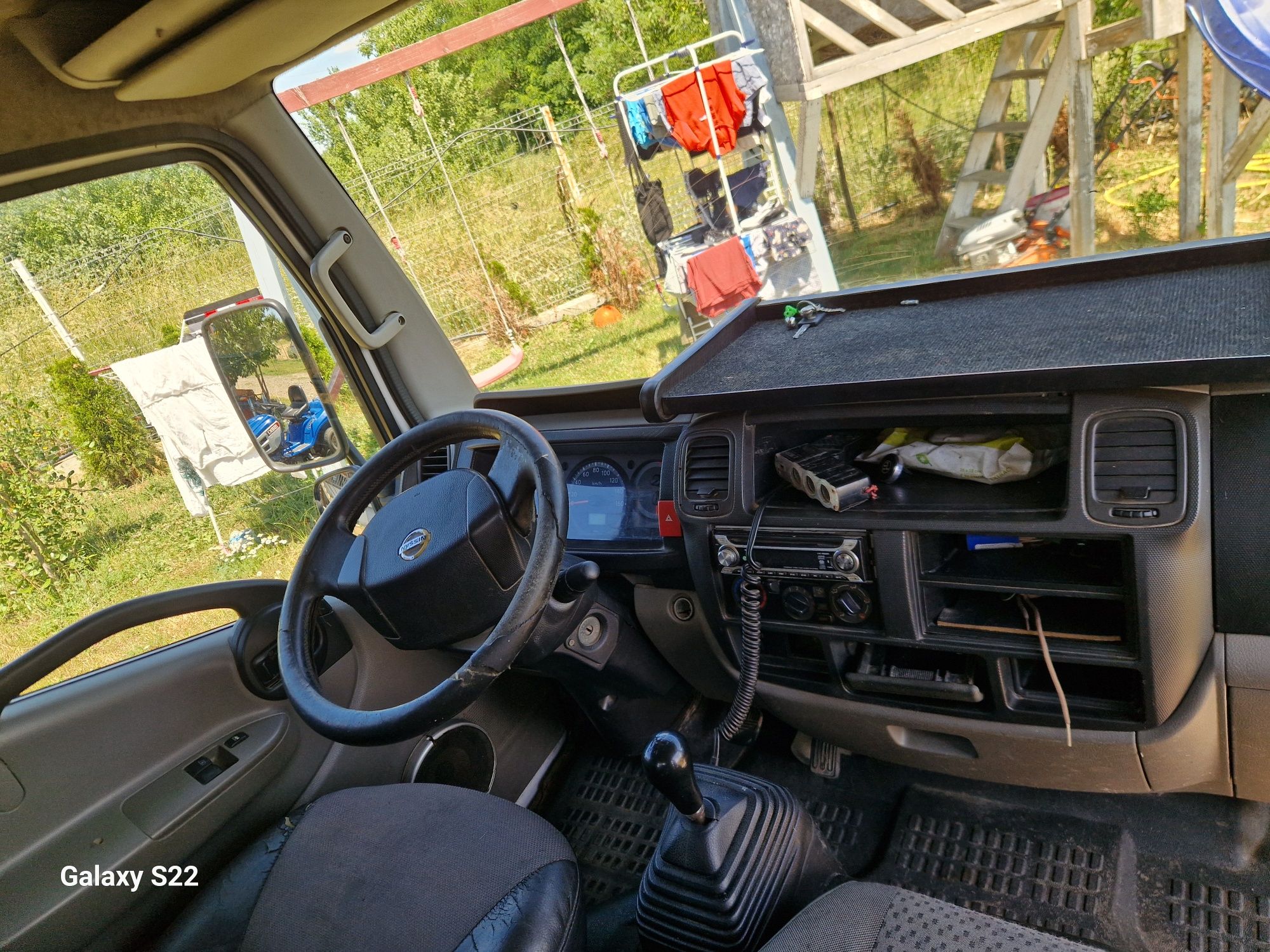 Hitachi u29 si nissan cabstar