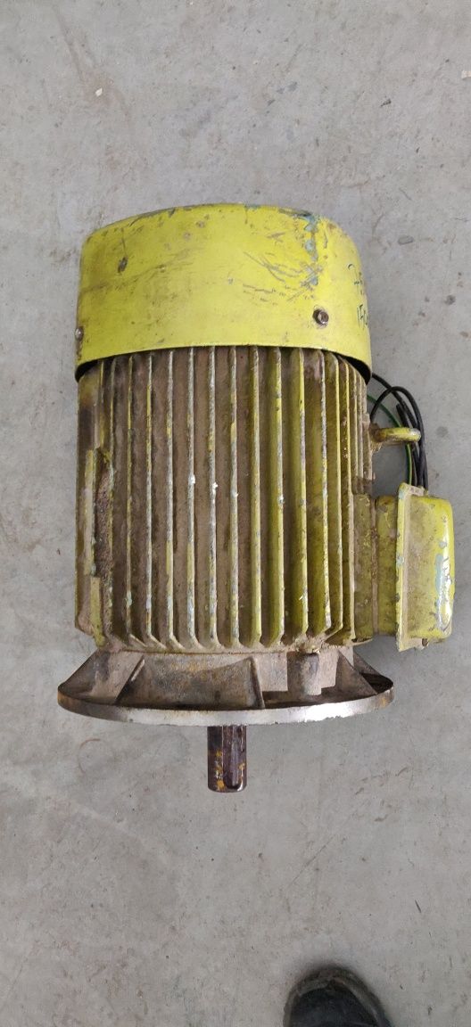 Vând motor electric trifazat VEM, 7.5kW, 1500rpm, 220/380V