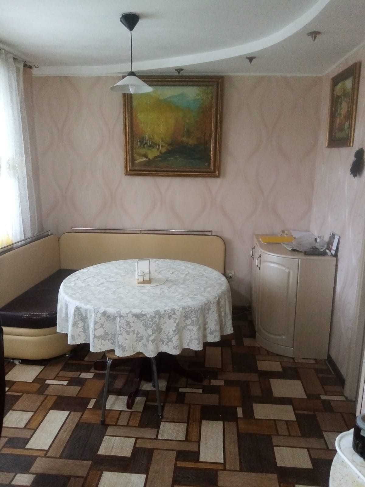 Квартира Зх комнатная 80м2 , кухня 16м2 в 42 доме, район Гагарина.