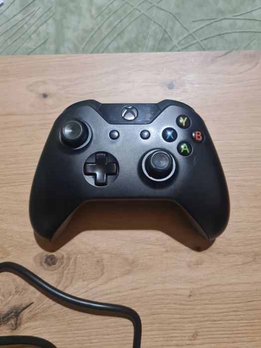 Xbox one 500gb с контролер и игра fallout 4