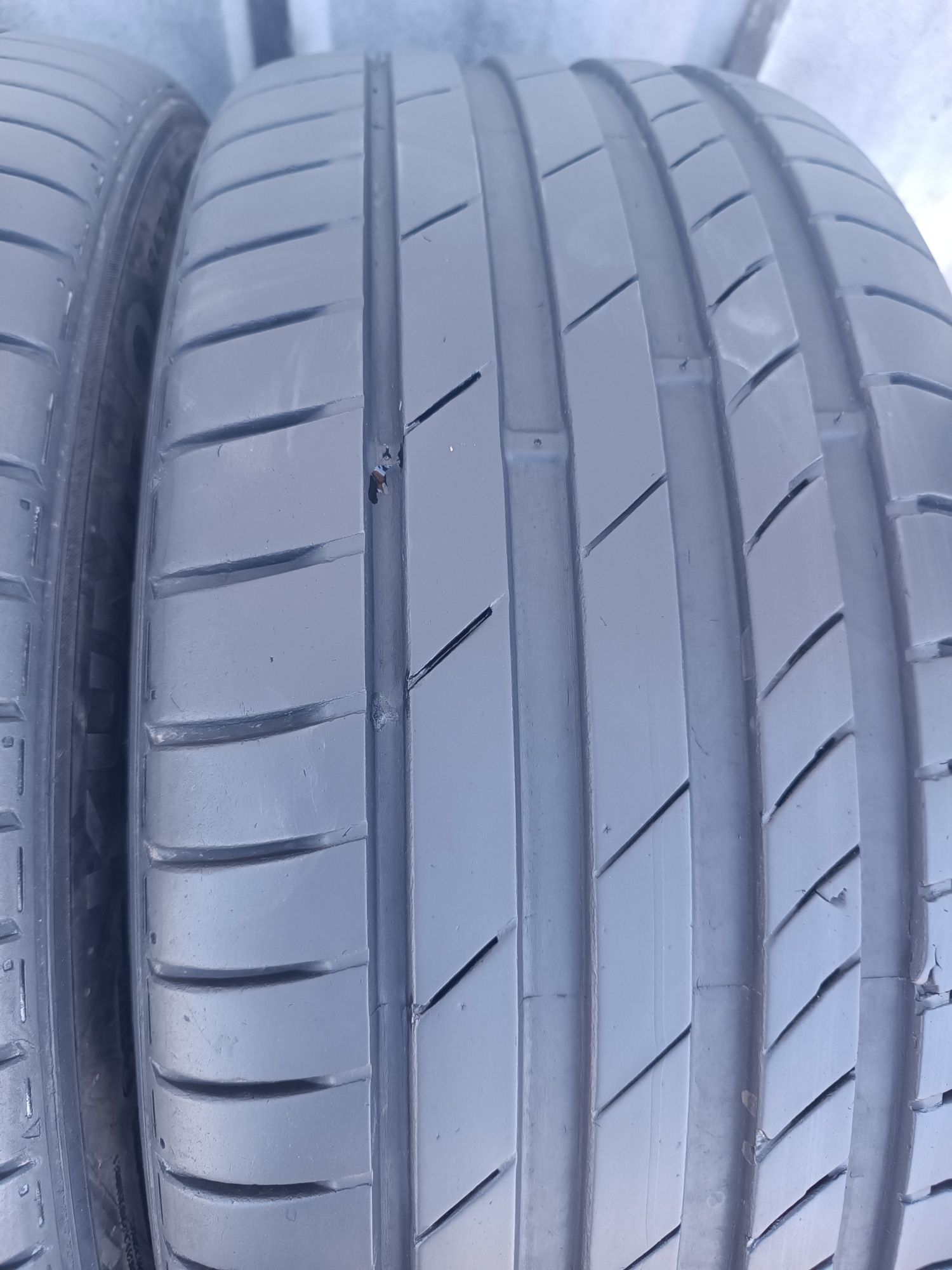 235/40/18 Kumho .