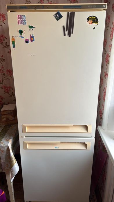 Продам большой холодильник