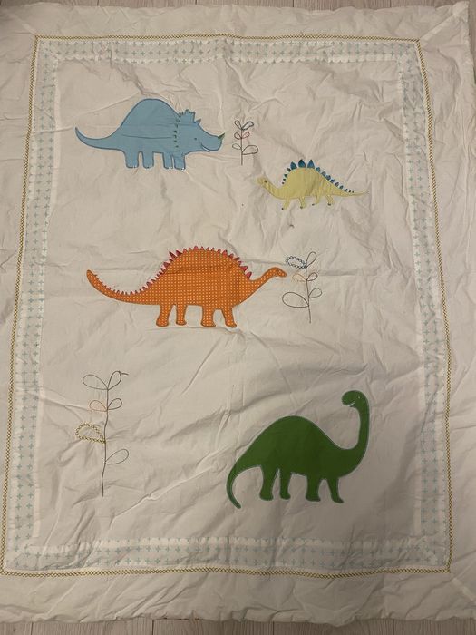 Patura si aparatoare patut dinozauri