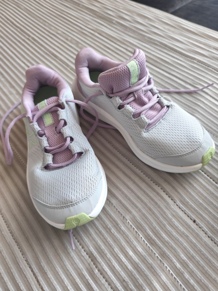 Маратонки за момиче Under armour