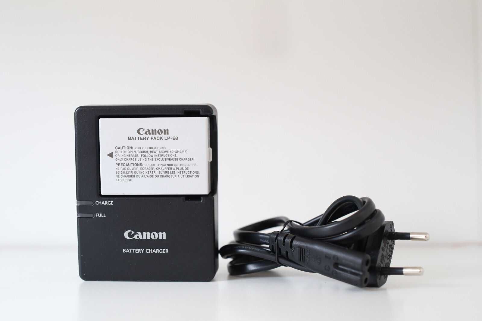 Профессиональный фотоаппарат Canon 600D, тушка. И Батарейный блок.