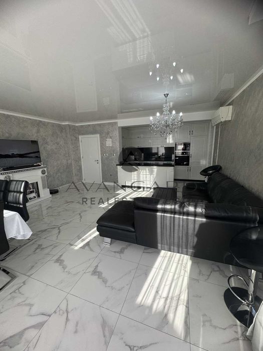 Продава се Четиристаен апартамент в Пловдив, Остромила - 179 кв.м за 1653 €/кв.м - Снимка #2