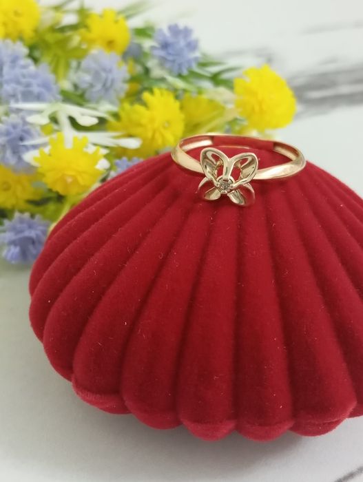 Золотое кольцо с бриллиантом 585