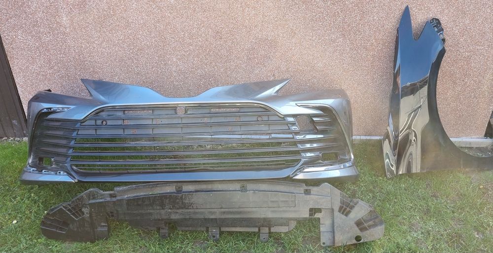 Vând aripă dreapta, bară și întărituri bară, Toyota Camry